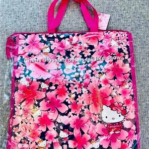 NWT HELLO KITTY BAG ZIP CLOSURE